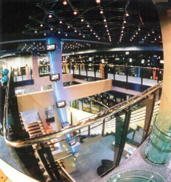Interieur elektronicawinkel te Amsterdam